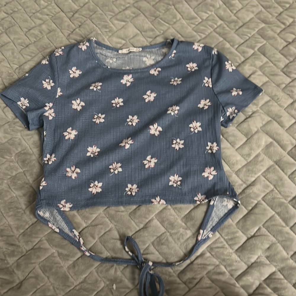 crop top, has a bow in the back, flowers